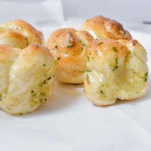 GARLIC KNOTS (10)