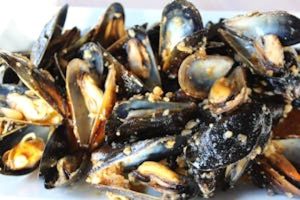 Mussels with Garlic Butter sauce (1 lb)