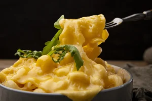 close-up-melted-mac-cheese_resultado