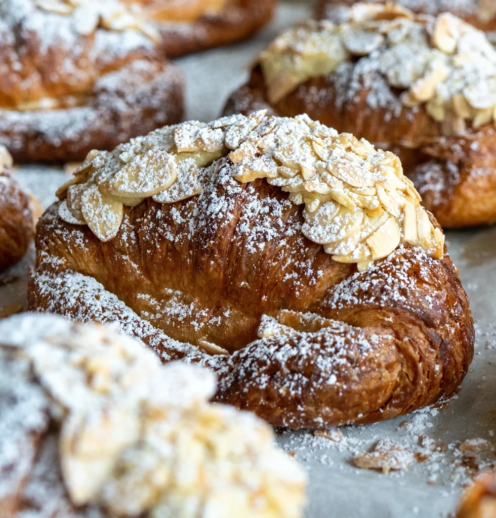 03_almond-croissant-c4bea03