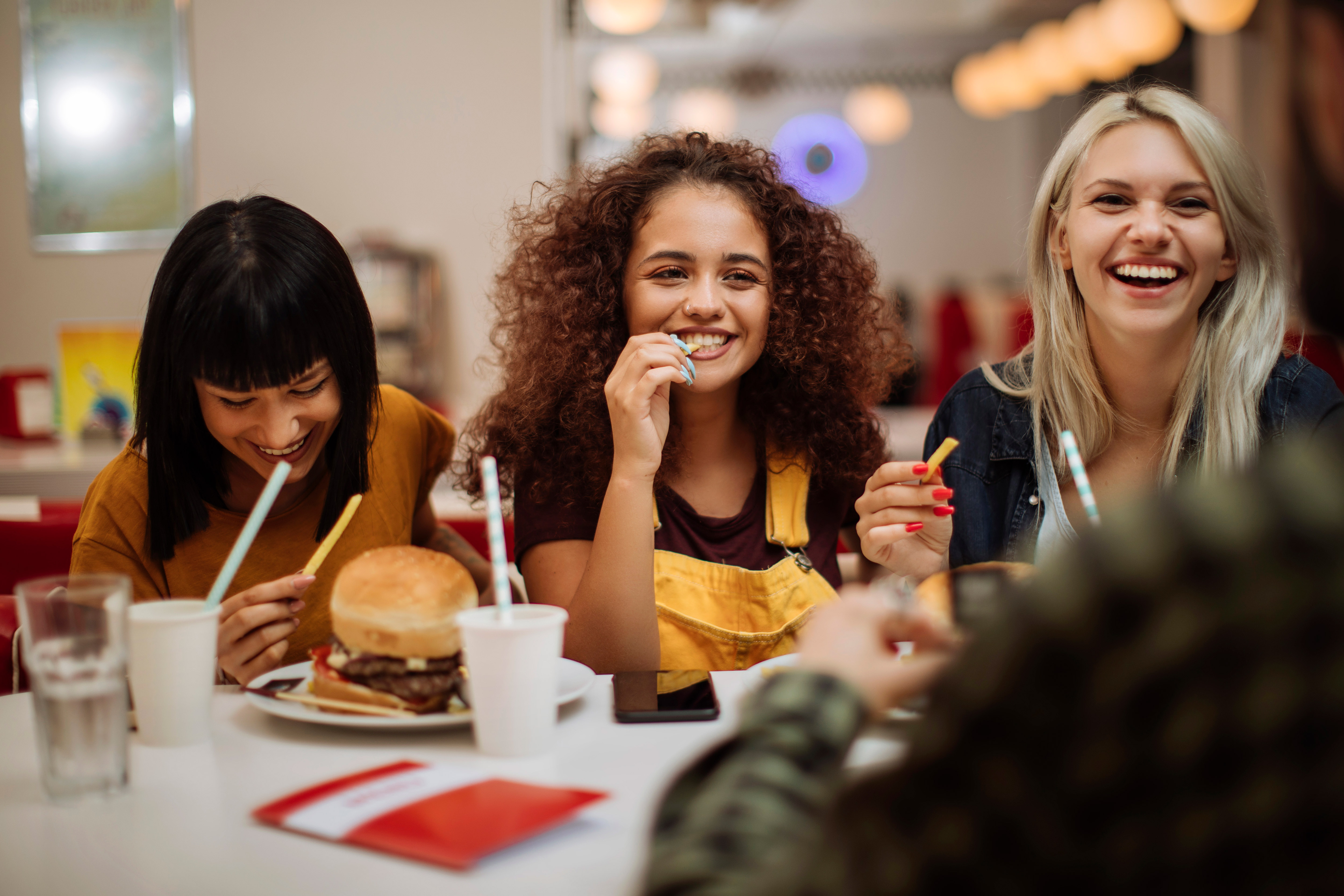 school girls eating lunch