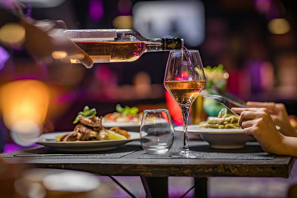 pour wine